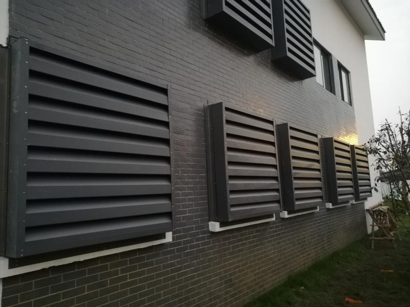 Silencing shutter window