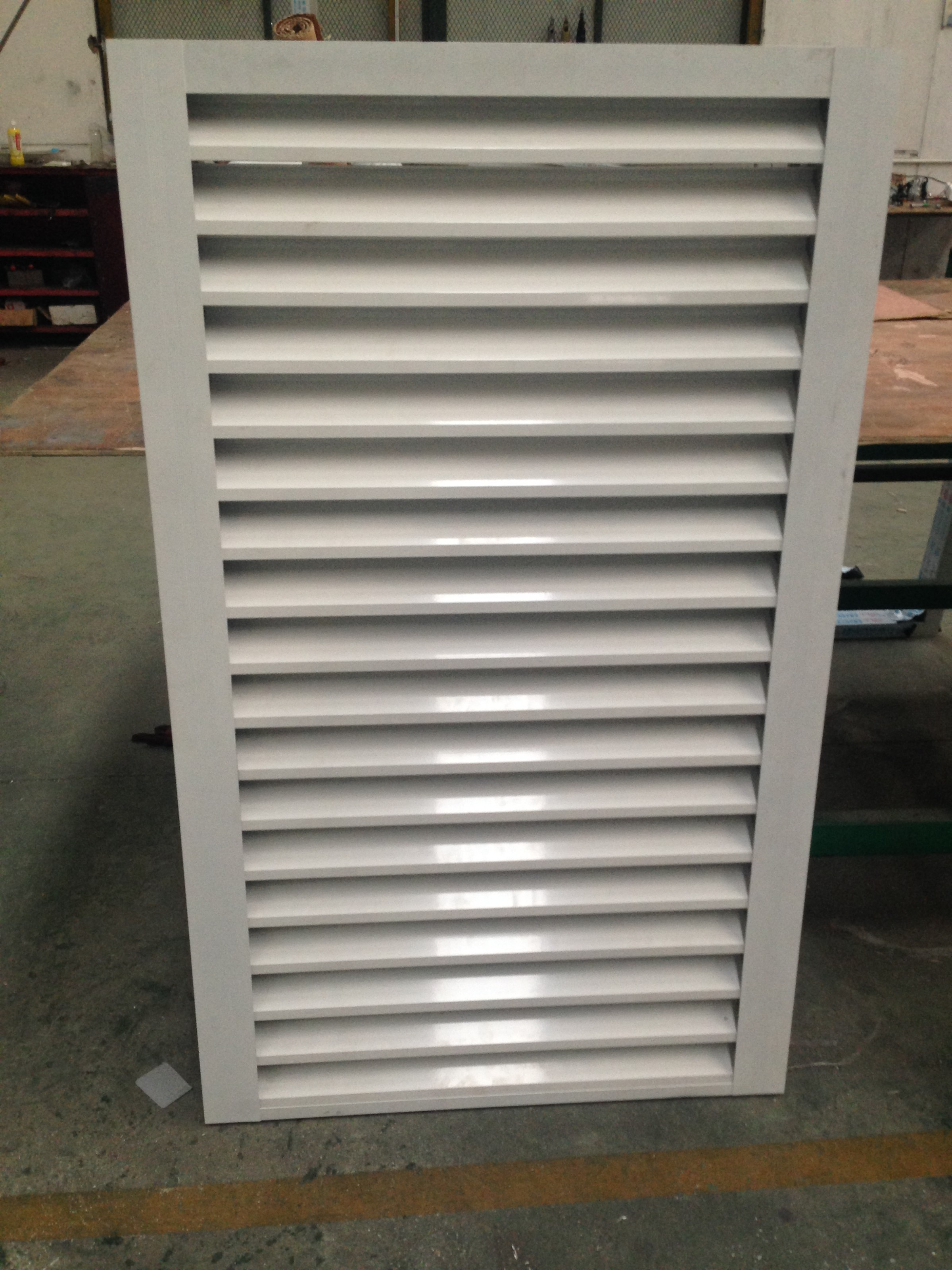 Ventilation rainproof shutter window